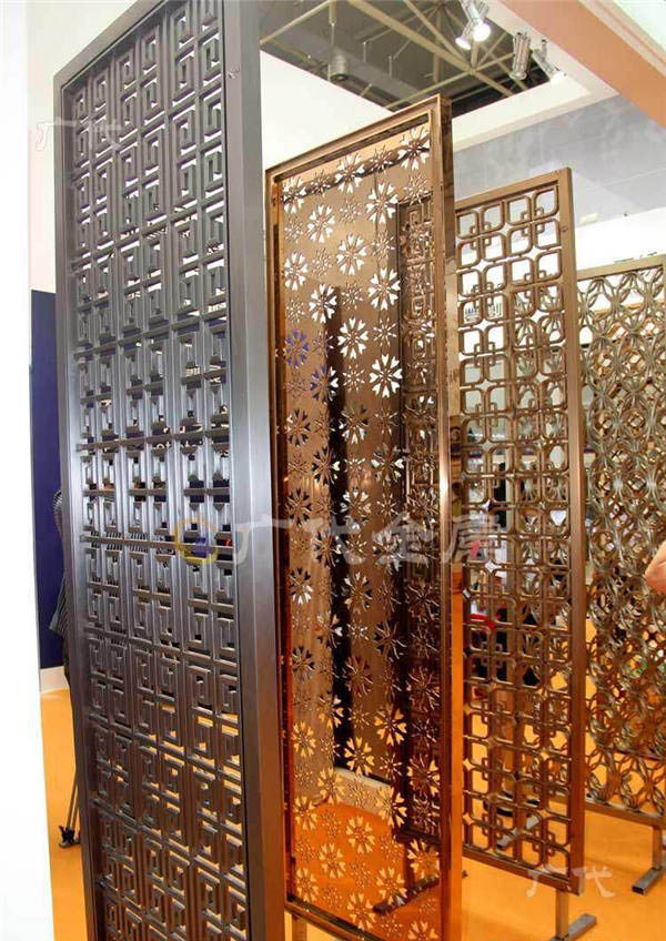 ���P����L����